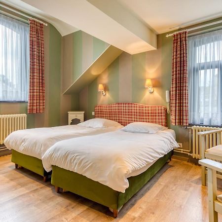 Hotel Le Cor De Chasse サン・テュベール エクステリア 写真