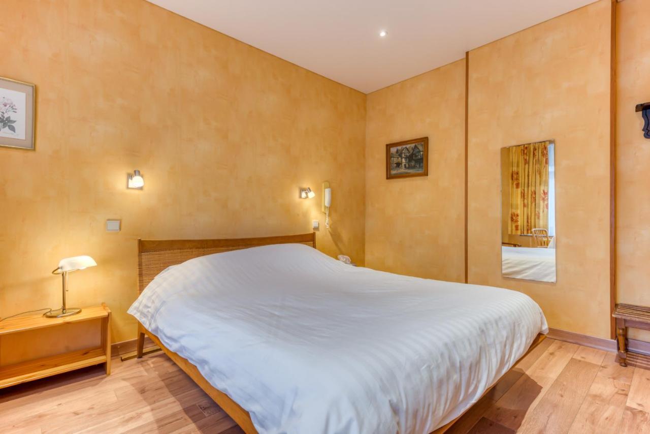 Hotel Le Cor De Chasse サン・テュベール エクステリア 写真