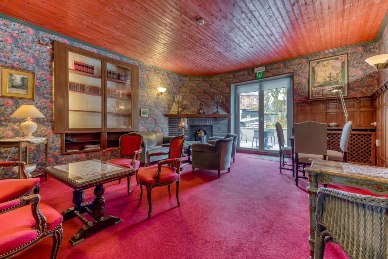 Hotel Le Cor De Chasse サン・テュベール エクステリア 写真