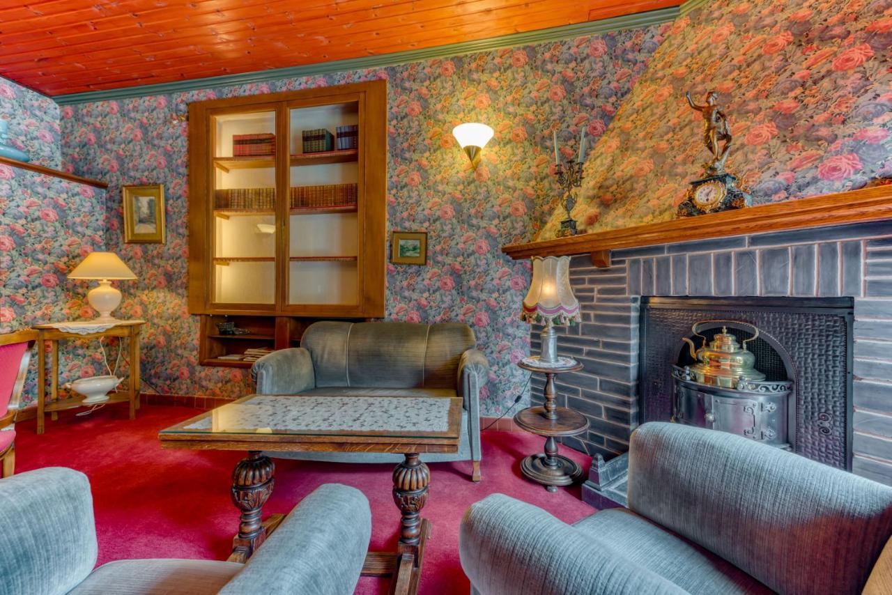 Hotel Le Cor De Chasse サン・テュベール エクステリア 写真
