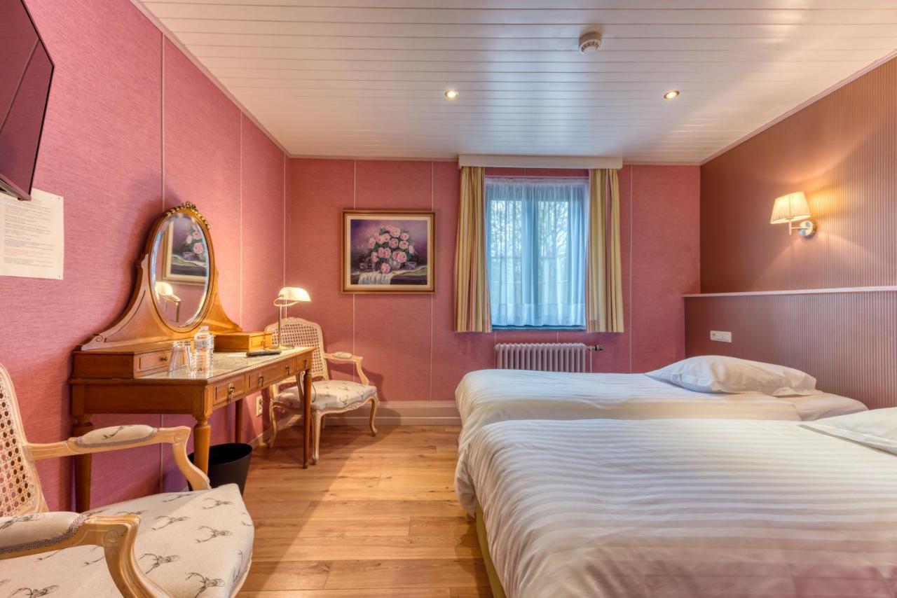 Hotel Le Cor De Chasse サン・テュベール エクステリア 写真